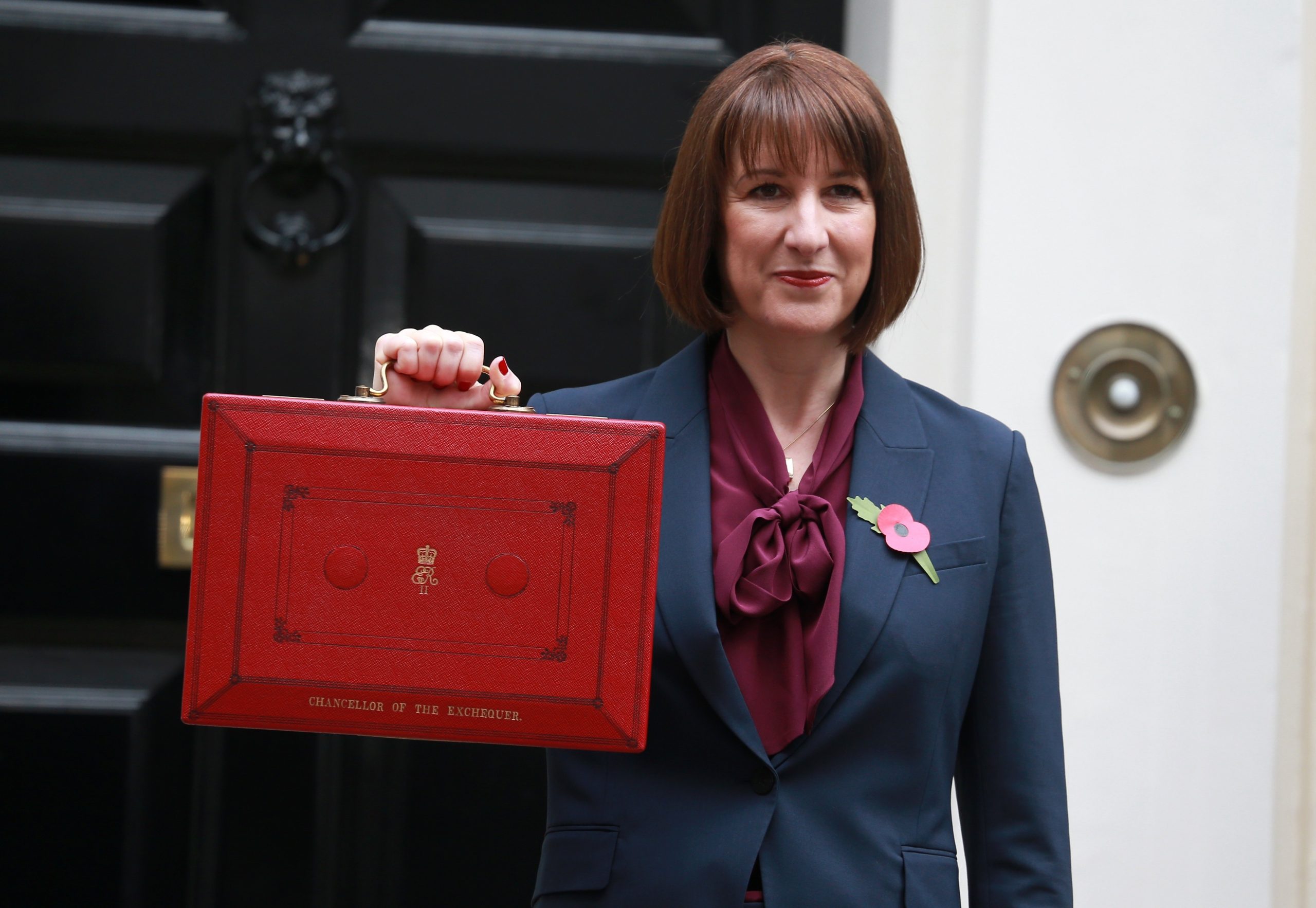 Chancellor Rachel Reeves with red box